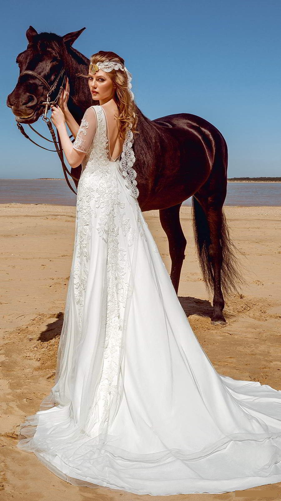 Beach A Line Wedding Dresses V Neck Lace Half Sleeve Bridal Gowns Lace Appliques Backless Sweep Train Wedding Dress