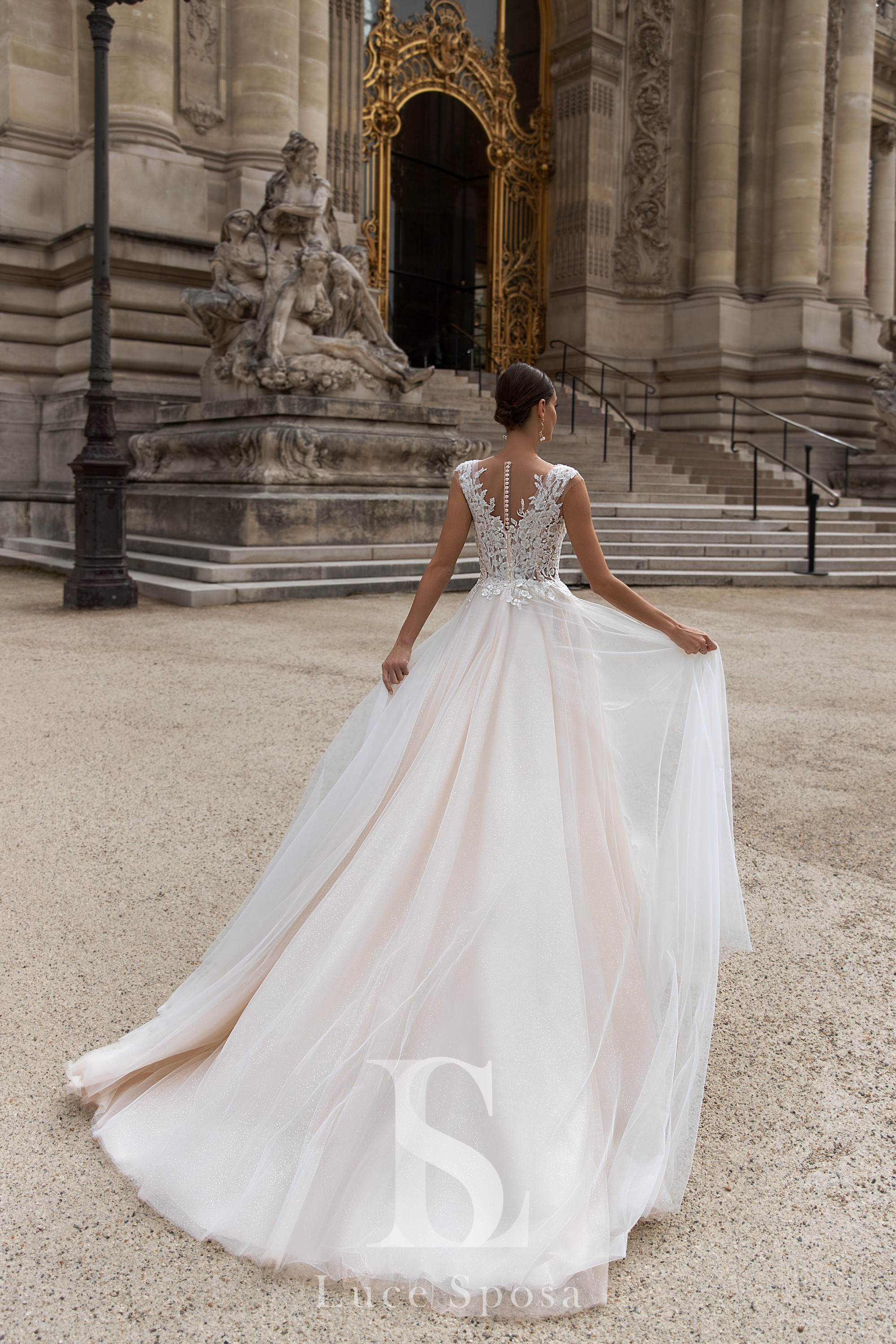 fashion wedding dresses sexy v neck lace appliques bridal gowns sweep train beach wedding dress robes de marie