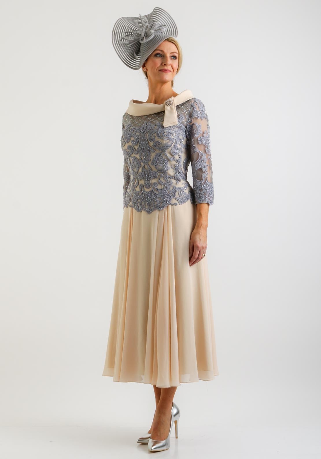 Elegant Lace Mother Of The Bride Dresses With Long Sleeves Beaded Jewel Neck Wedding Guest Dress Tea Length Chiffon Evening Gowns