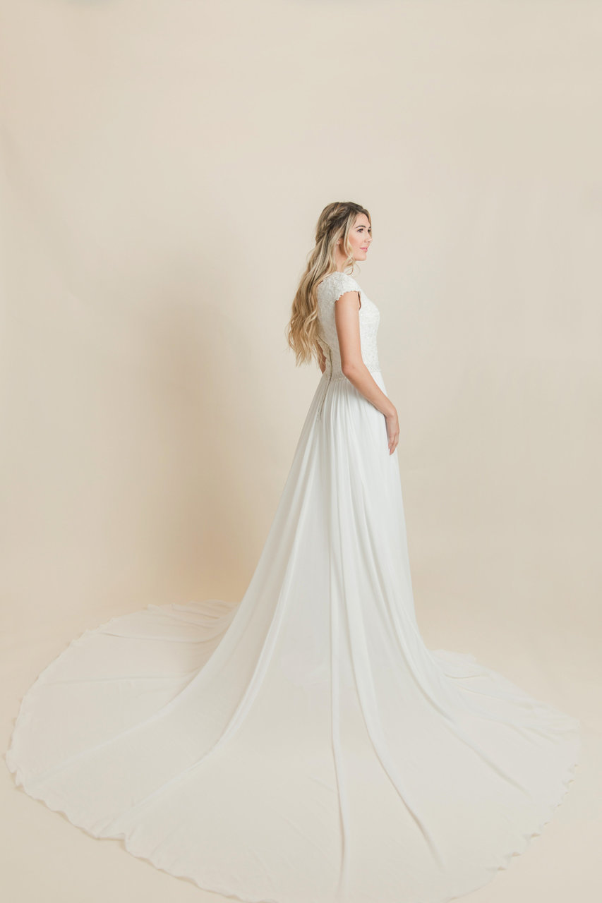 Lace A-e Beaded Appliques Modest Wedding Dresses With Cap Sleeves V Neck Buttons Back Informal LDS Bridal Gowns Custom Made Bride Dr 280H