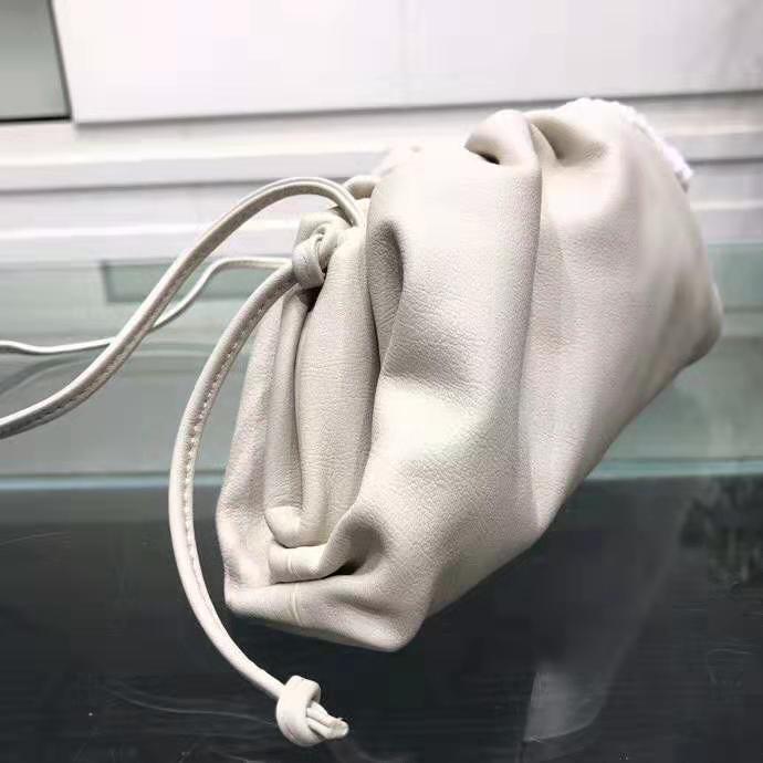 2020 new brand fashion womens handbags crossbody luxury designer bags small shang yun bag Woman backpack calfskin material multi-color, Black
2020 new brand fashion womens handbags crossbody luxury designer bags small shang yun bag Woman backpack calfskin material multi-color, Black