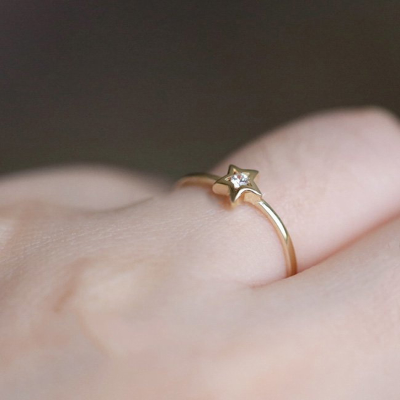 Hot Sale Gold Color Star Rings for Women Japanese Simple Geometric Pentagram Inlaid Zircon Rings Party Jewelry Birthday Gifts
Hot Sale Gold Color Star Rings for Women Japanese Simple Geometric Pentagram Inlaid Zircon Rings Party Jewelry Birthday Gifts