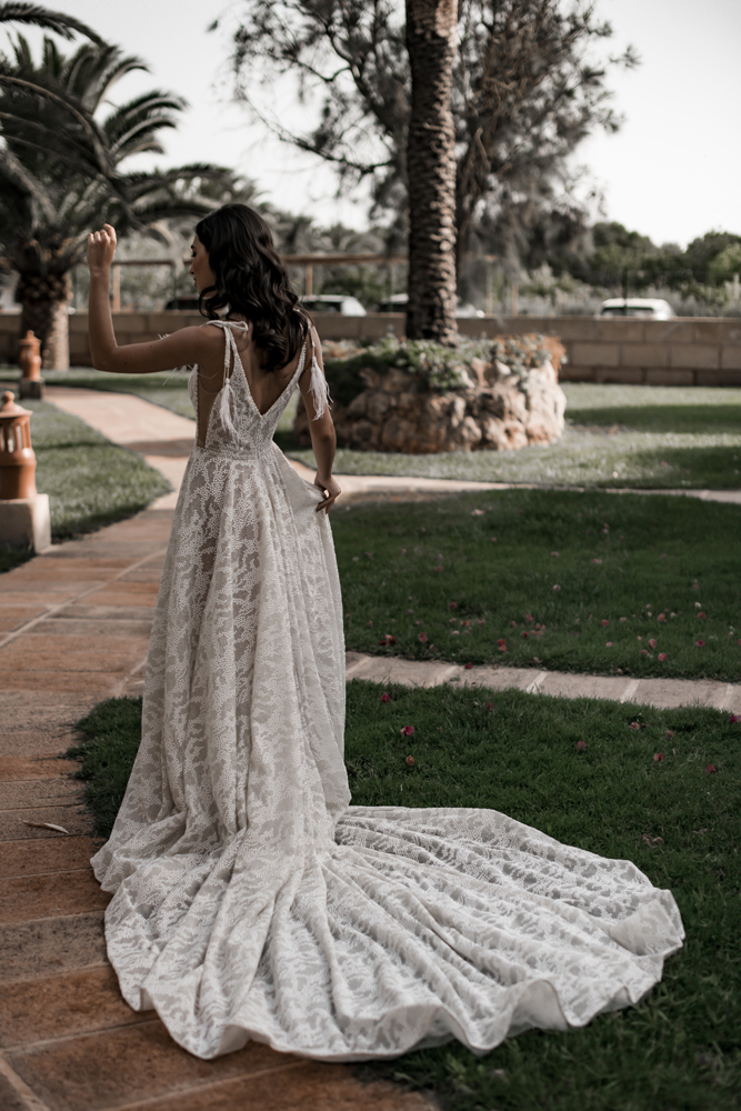 Bohemian Newest Wedding Dresse 2020 Tassel A Line Beach Bridal Gowns Deep V Neck Lace Appliqued Country Garden Robes De Mariée
