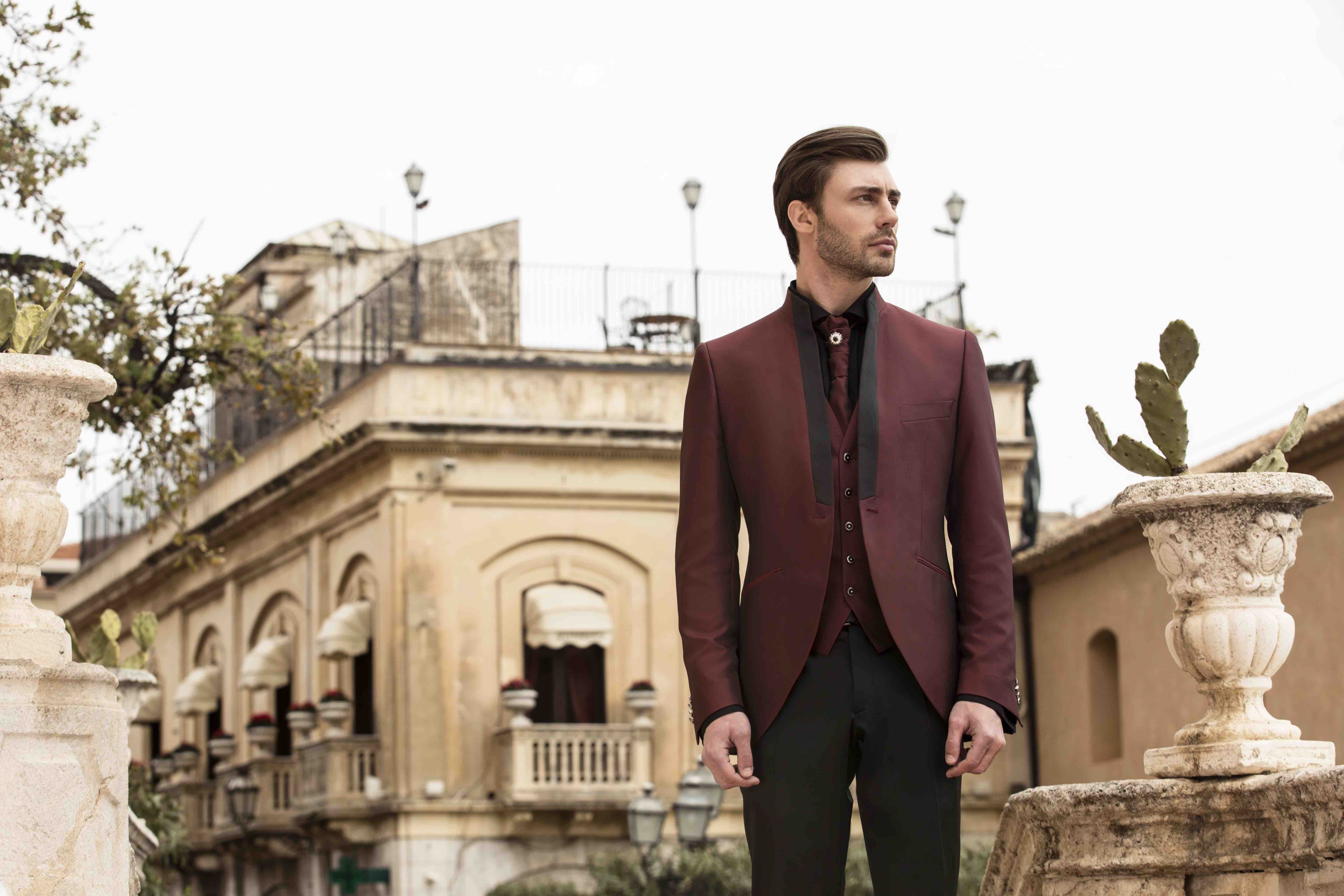 Groomsmen Shawl Lapel Wedding Tuxedos 3 Pieces Burgundy Slim Fit Mens Pants Suits Best Men Formal Blazer