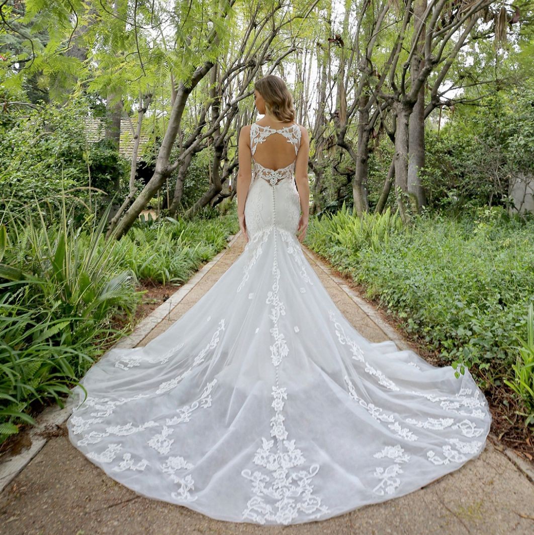 Backless Flawless Mermaid Wedding Dresses V Neck Lace Bridal Gowns Tulle Sweep Train Appliqued Trumpet Robe De Marie