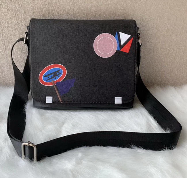 Fashion Mens Cross Body Bag Classic Designer Men Messenger Bags School Bookbag Shoulder Cosmetic Bags
Fashion Mens Cross Body Bag Classic Designer Men Messenger Bags School Bookbag Shoulder Cosmetic Bags