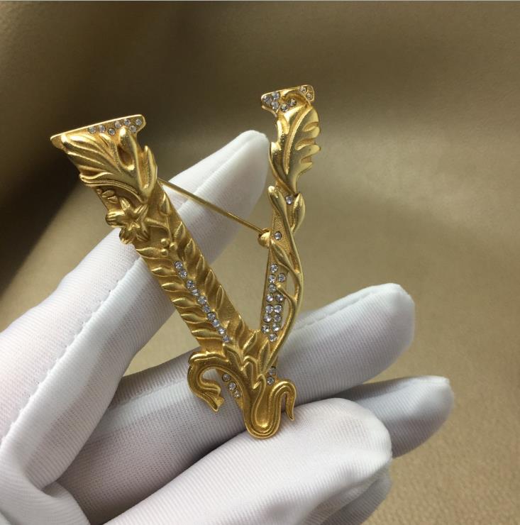 New style female fashion personality V letter handsome Brooch precision high grade V character Brooch