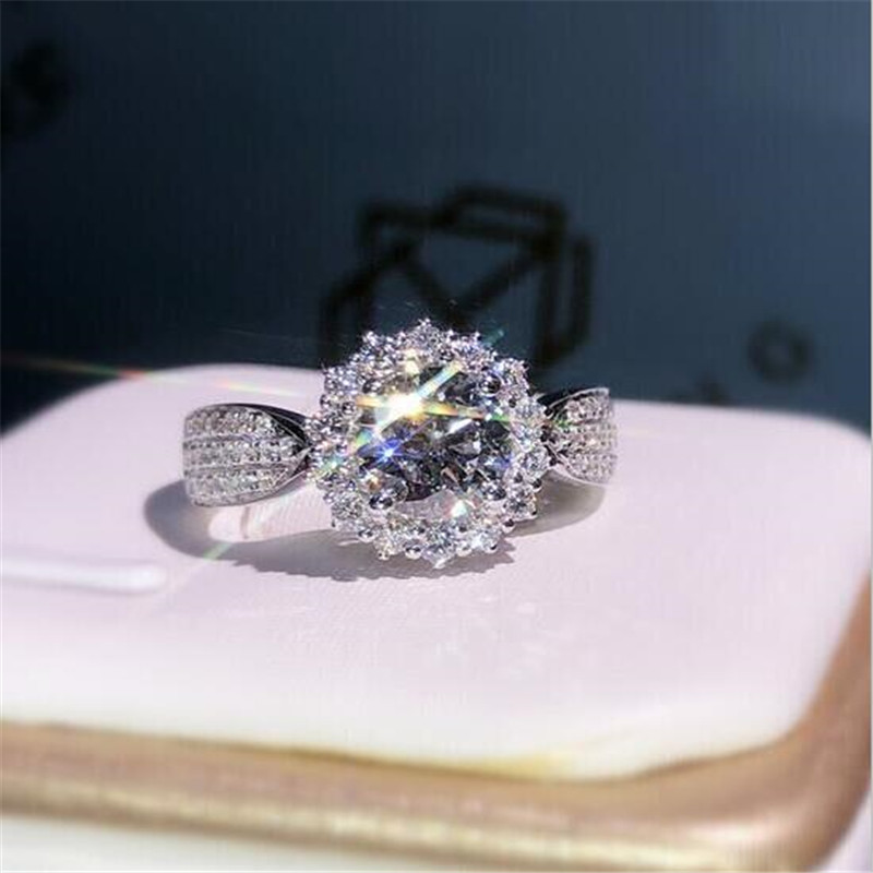 Sparkling Luxury Jewelry 925 Sterling Silver Big White Topaz CZ Diamond Promise Eternity Lucky Women Wedding Engagement Bridal Ring Gift