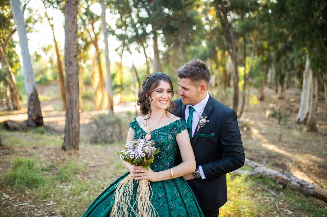 Modest Plus Ball Gown Off Shoulder Sleeveless Lace Up Wedding Dresses Lace Applique Crystal Beaded Wedding Gowns Sweep Train Bridal Gowns