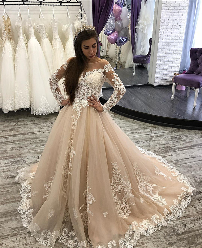 Charming Champagne Boho Wedding Dresses With Sleeves Vintage Applique Lace Country Wedding Dresses Bridal Gowns 2019 Beach Gothic noivas