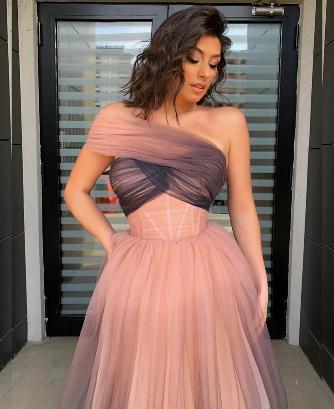 2020 One-shoulder Evening Dresses Tulle Sleeveless Cheap Prom Dress Long Sleeves Sweep Train Custom Made Formal Party Gown Hot Sell