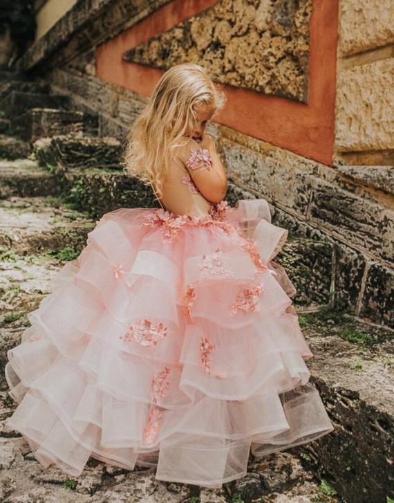 Pink Flower Girl Dresses For Wedding Jewel Neck Lace 3D Floral Appliqued A Line Puffy Girls Pageant Dress Tiered Skirts Short Sleeves