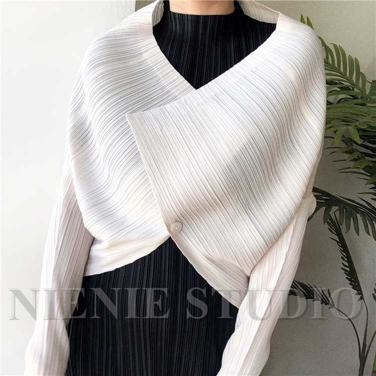 Miyake Pleated Suit Collar One-Button Variety Way of Dressing Retro Short Jacket Cardigan women blazer women suits, Beige
Miyake Pleated Suit Collar One-Button Variety Way of Dressing Retro Short Jacket Cardigan women blazer women suits, Beige