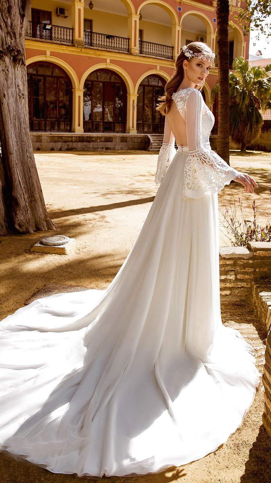 Bohemian A Line Dresses Bell Long Sleeves Lace Appliques Hollow Back Court Train Beach Wedding Dress Bridal Gowns Boho Vestidos