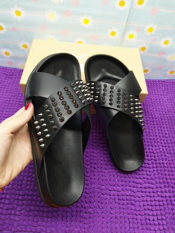 Hot Sale-er Spike Red Sole Slides Rubber Beach Slipper Sandals Red Bottom Flip Flop Slippers for Men Designer Flops 0LOUBOUTINS, Black
Hot Sale-er Spike Red Sole Slides Rubber Beach Slipper Sandals Red Bottom Flip Flop Slippers for Men Designer Flops 0LOUBOUTINS, Black