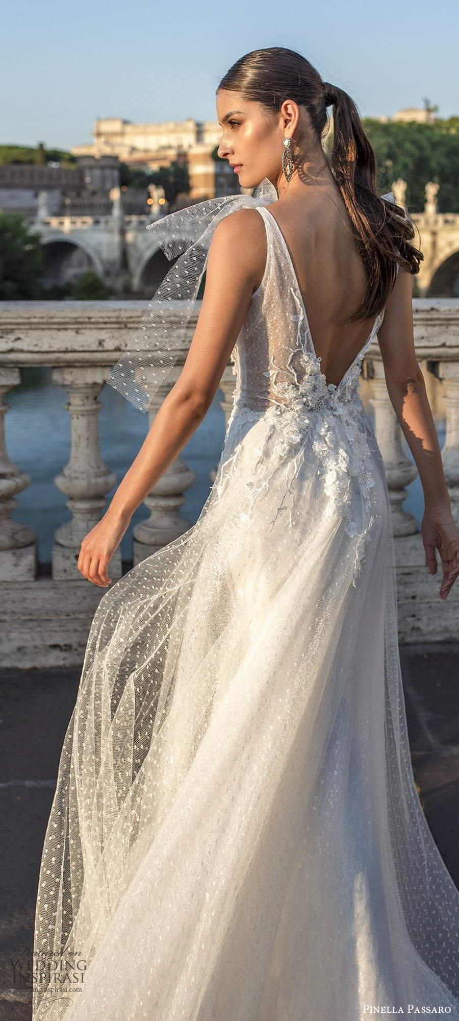2020 Bohemian Wedding Dresses V Neck A Line Appliqued Lace High Side Split Abiti Da Sposa Sweep Train Illusion Bodice Vestidos De Novia