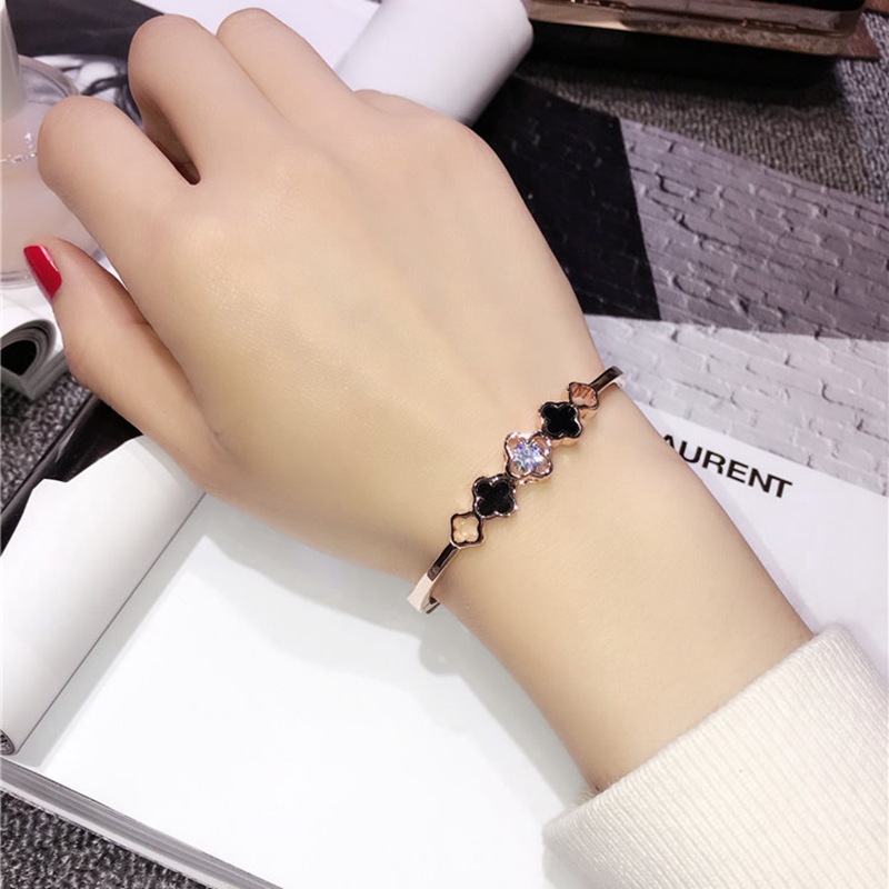 Ladys bracelet Cuff four-leaf clover alloy gold and silver simple Female style jewelry classic jewerly gift generous noble, White
Ladys bracelet Cuff four-leaf clover alloy gold and silver simple Female style jewelry classic jewerly gift generous noble, White