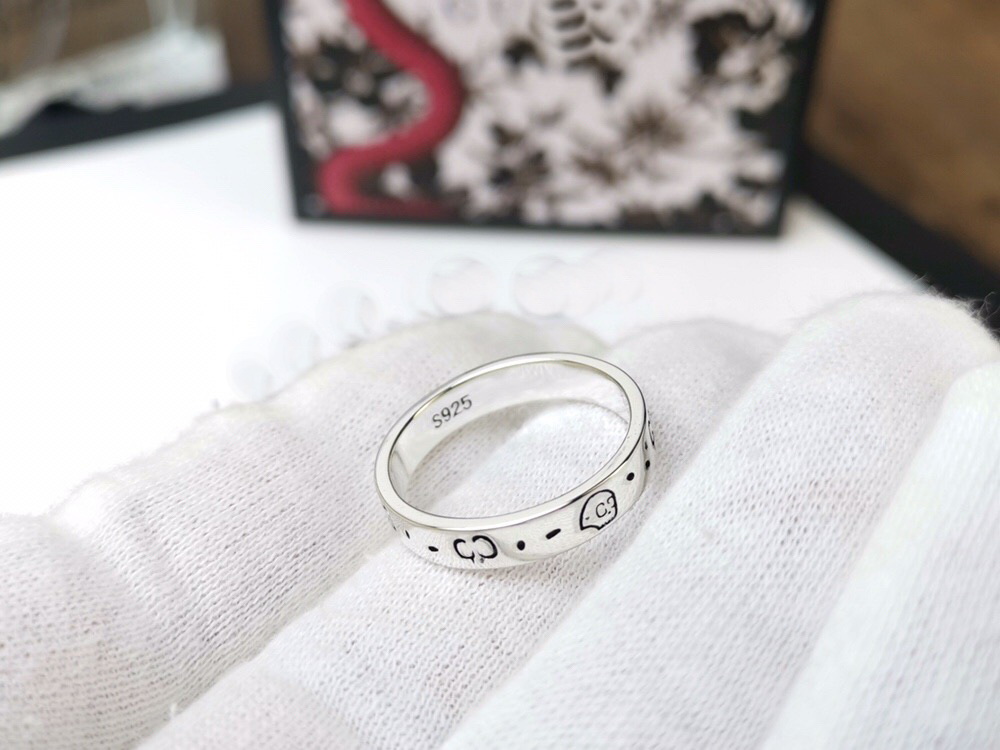 Europe America Retro Style Men Lady Women Titanium Steel Silver Plated Engraved G Letter Skull Heads Narrow Rings Size US6-9
Europe America Retro Style Men Lady Women Titanium Steel Silver Plated Engraved G Letter Skull Heads Narrow Rings Size US6-9