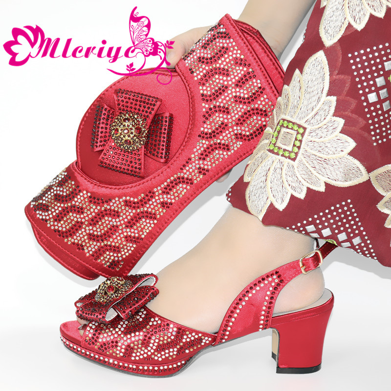 Fashion Nigerian Shoes and Matching Bag Set Decorated with Rhinestone Italian Shoe and Bag Set for Party In Women High Heel Shoe, Black
Fashion Nigerian Shoes and Matching Bag Set Decorated with Rhinestone Italian Shoe and Bag Set for Party In Women High Heel Shoe, Black