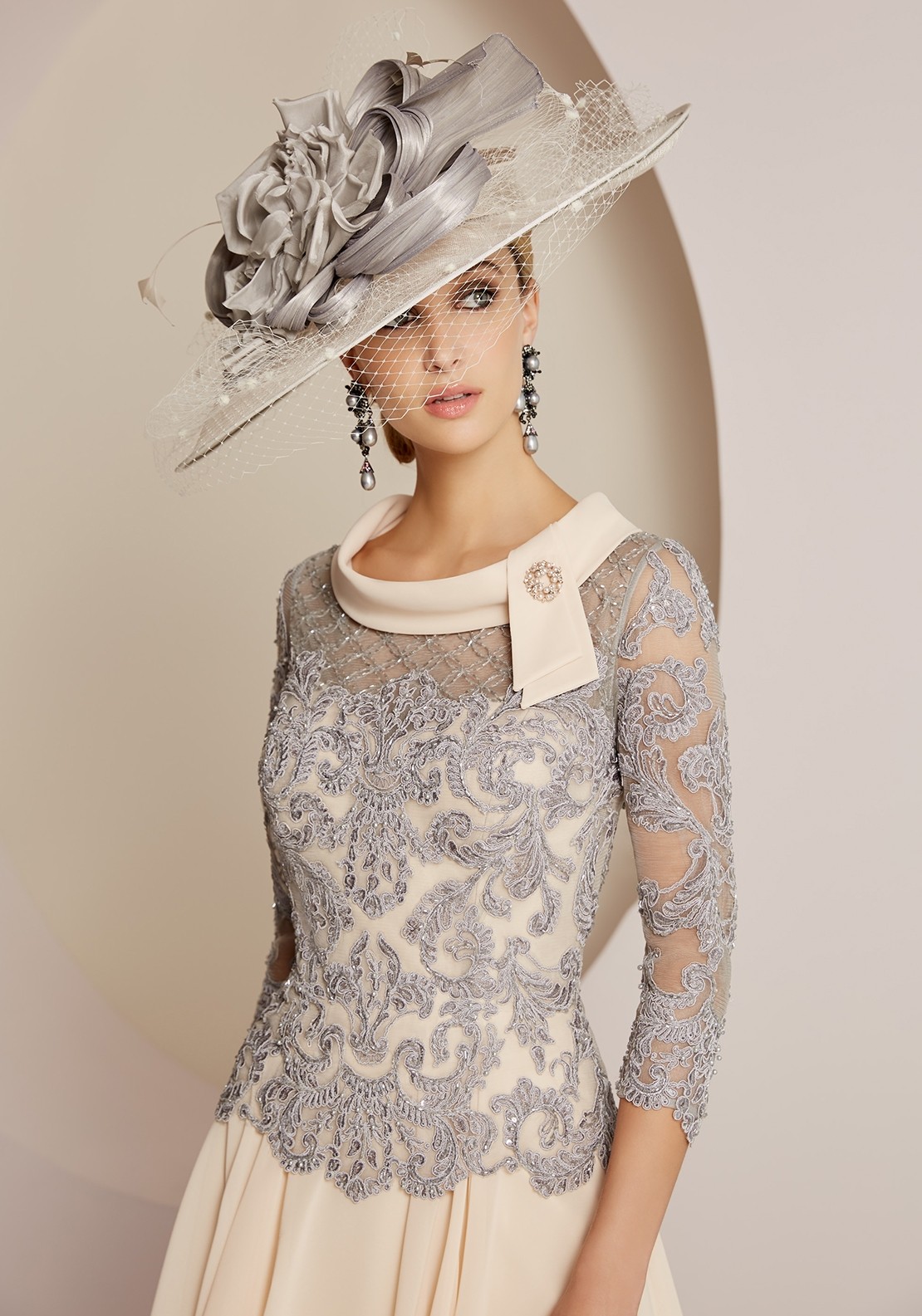 Elegant Lace Mother Of The Bride Dresses With Long Sleeves Beaded Jewel Neck Wedding Guest Dress Tea Length Chiffon Evening Gowns