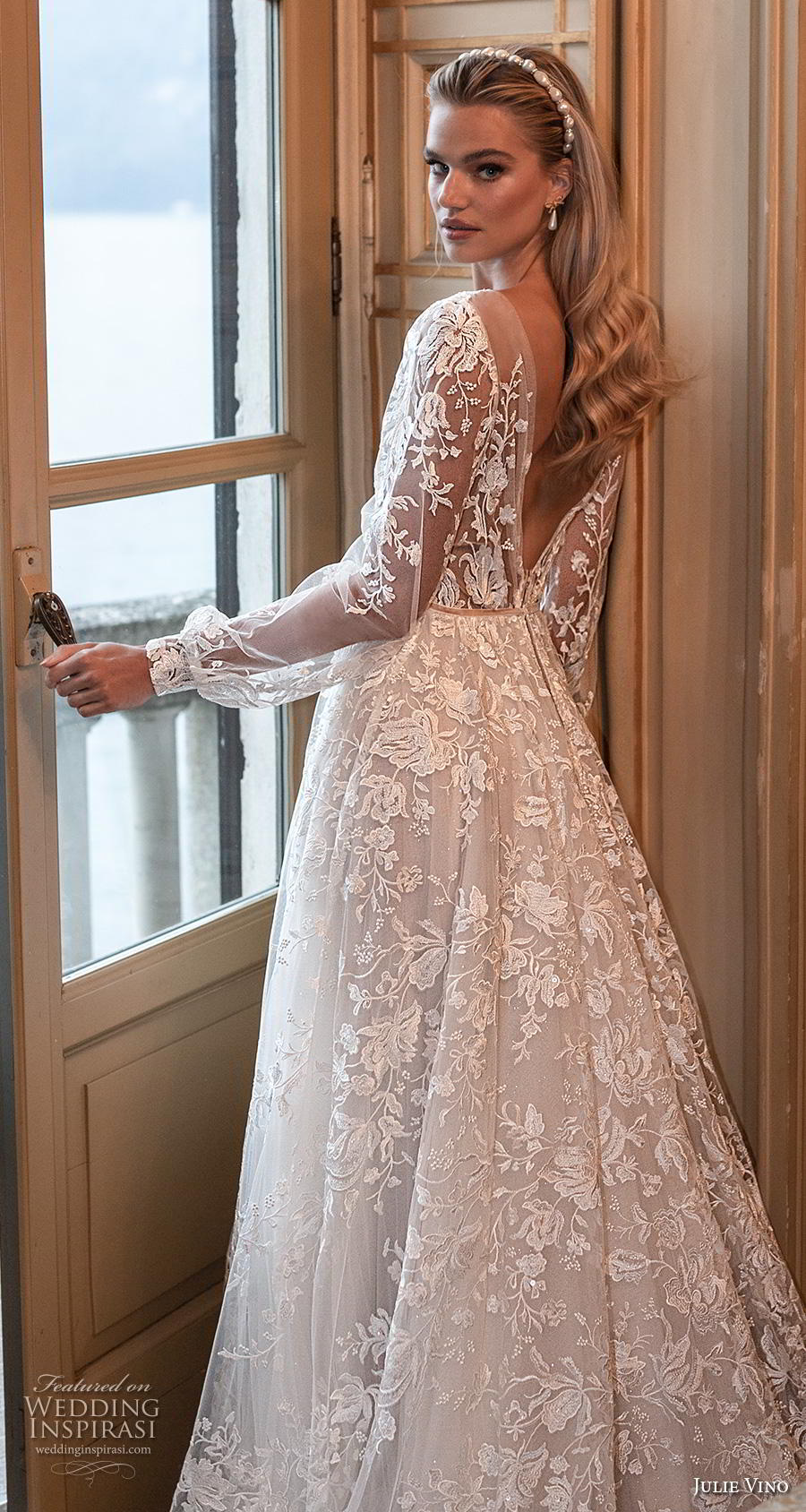 Stunning Lace Long Sleeves Wedding Dresses Deep V Neck Backless Bridal Gowns A Line Sweep Train Tulle robe de mariée