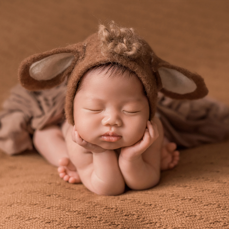 Felted newborn props bonnet Wool curly sheep hat Felted baby photography props Animal hat