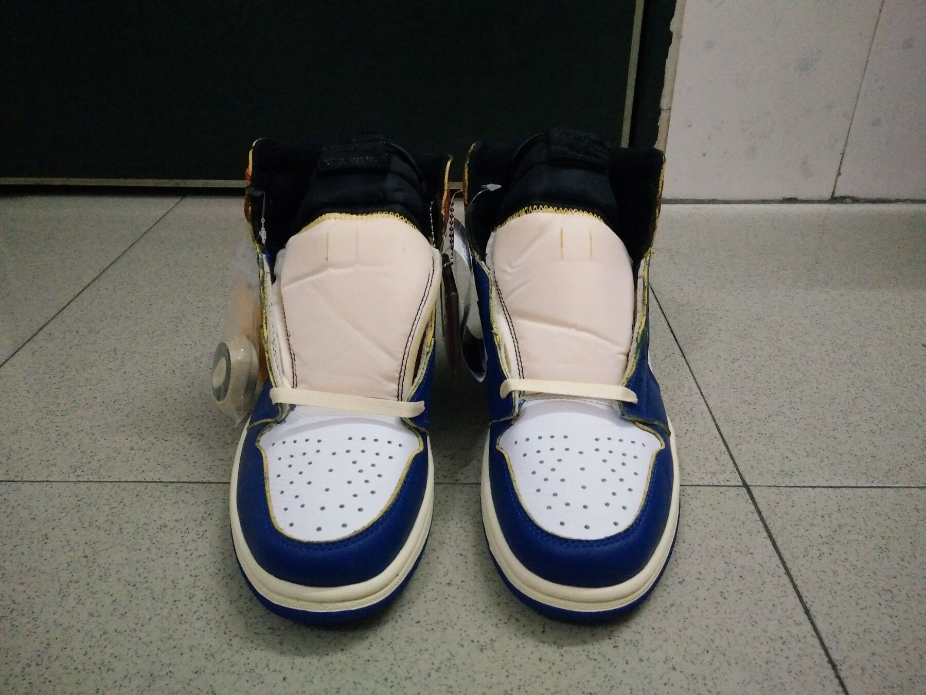ljr 1s Retro basketball shoes top man sneakers shoes un Blue BV1300-146 Have large size 12-13 with Double box
ljr 1s Retro basketball shoes top man sneakers shoes un Blue BV1300-146 Have large size 12-13 with Double box