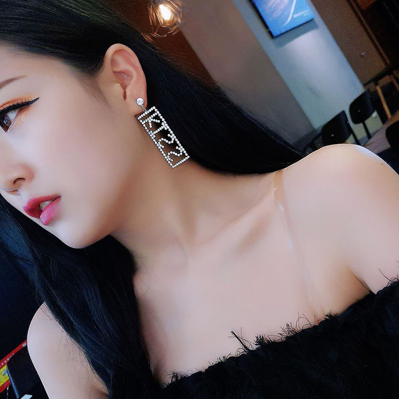 LOVE KISS Letter Dangle Earrings for Women Shiny Crystal Tassel Model T-stage Show Earrings Jewelry Bijoux Pendientes Drop Shipping