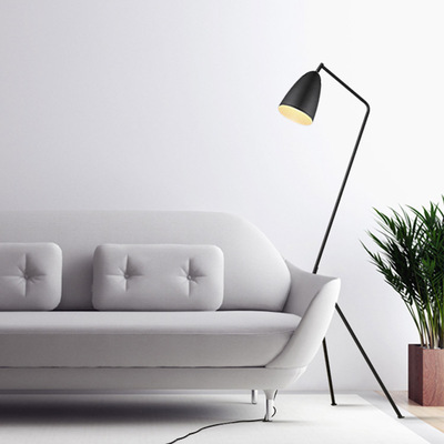 Modern Minimalist Industrial Floor Lamp Standing Lamps for Living room Reading Lighting Loft Iron Triangle Floor Lamp LED e27