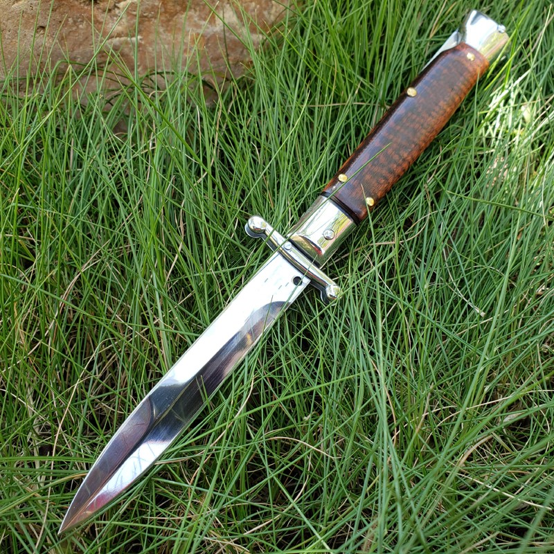 Newer Italy swinguard Italian mafia snake wood Guardian camping Collecting hunting camping knife knives copies
Newer Italy swinguard Italian mafia snake wood Guardian camping Collecting hunting camping knife knives copies