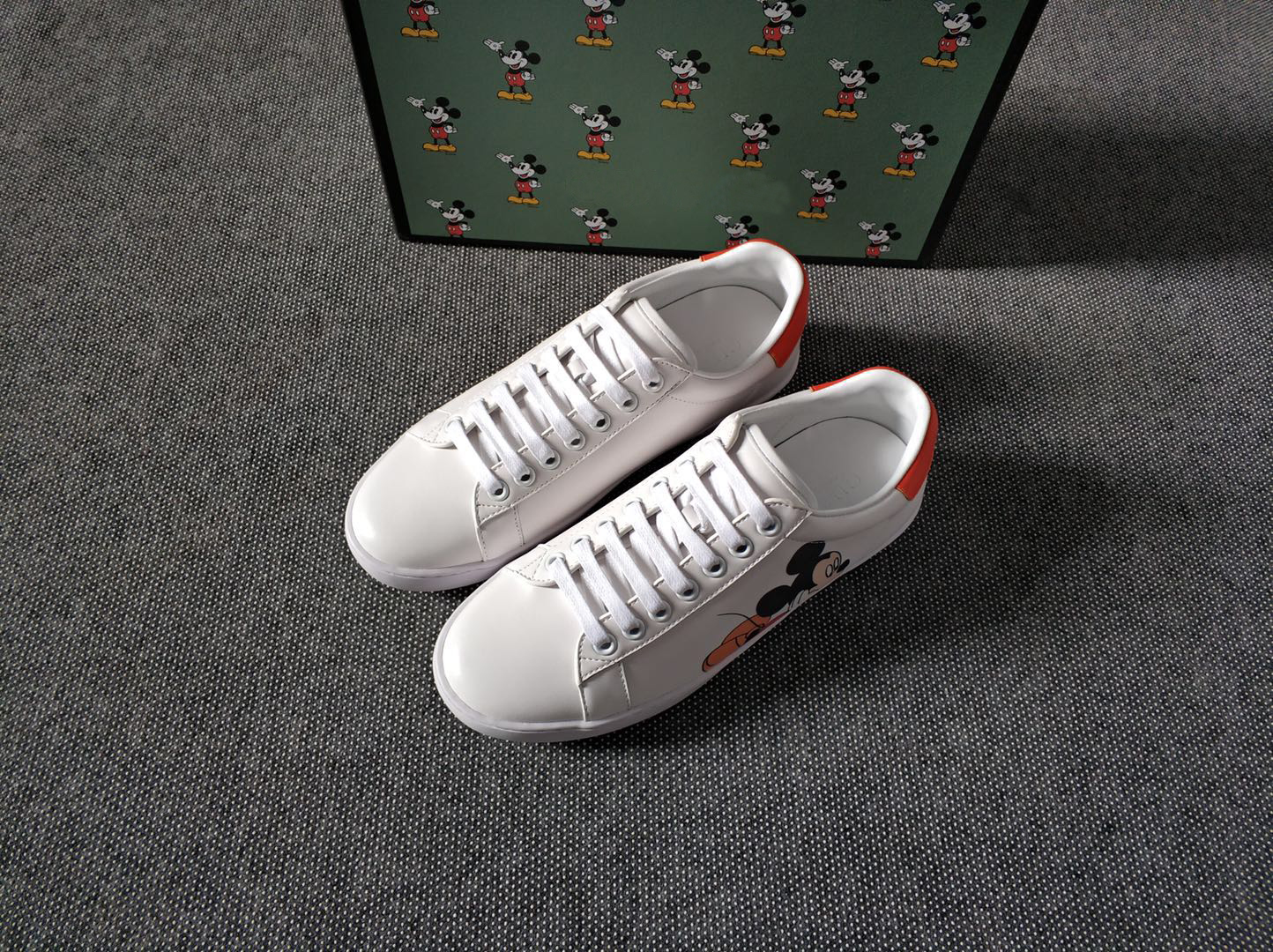 Fashion off Men women designer shoes white Casual ace Shoes with glitter low rivet bee sneakers with top quality size 35--46 for sale, Shoelace
Fashion off Men women designer shoes white Casual ace Shoes with glitter low rivet bee sneakers with top quality size 35--46 for sale, Shoelace