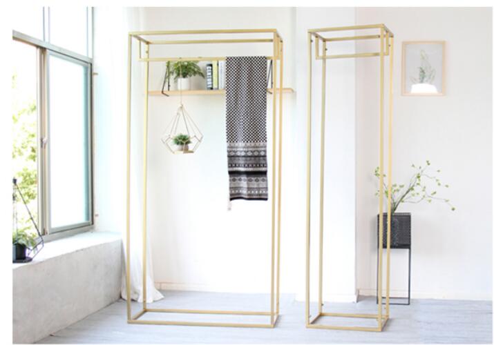 Women's Clothing Shelf Metal hanger Commercial Furniture display rack in cloth shop Golden racks of Shopping Mall Landing