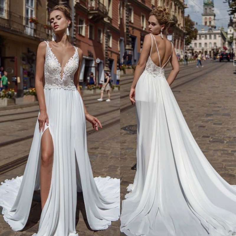 A Charming E Beaded Backless Wedding Dresses Sheer Deep V Neck Side Split Bridal Gowns Appliqued Sweep Train Chiffon Robes De Mari E
