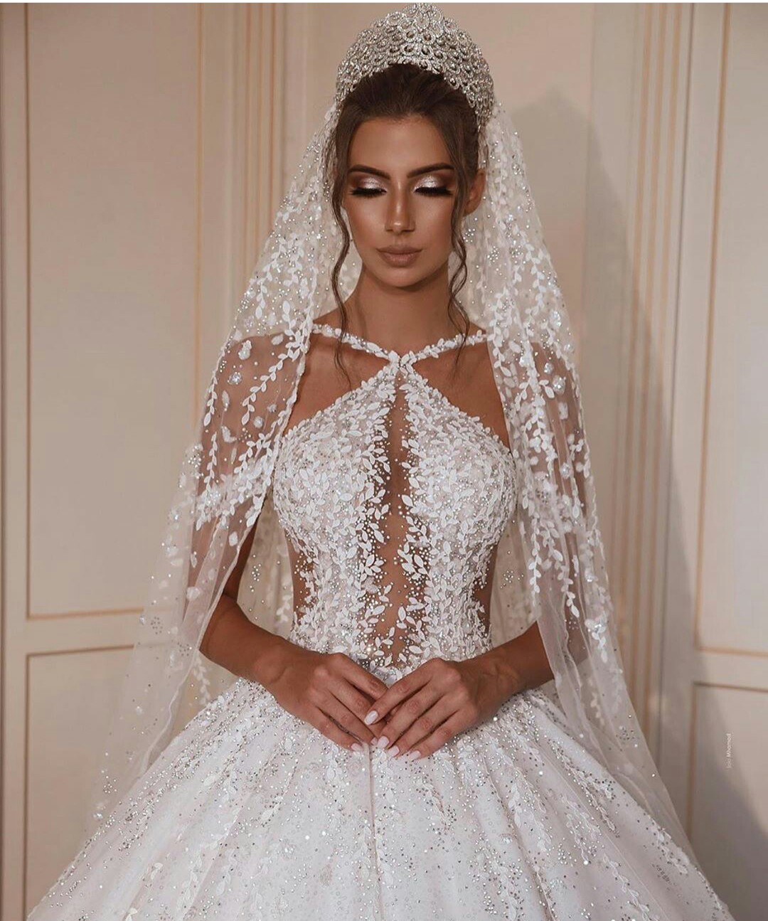 luxury ball gown wedding dresses spaghetti strap sleeveless beaded appliqued sequins bridal gown ruffle sweep train robes de marie