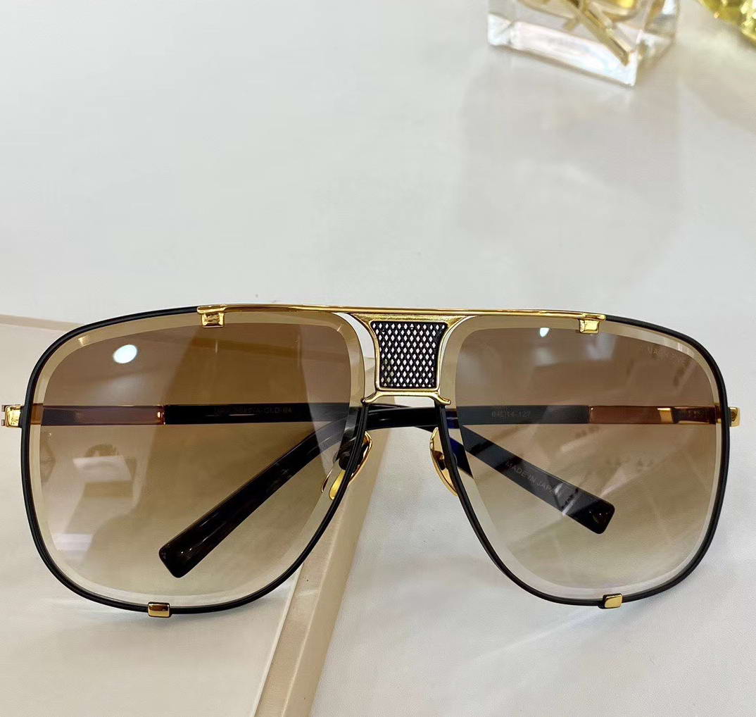 Men 2087 Sunglasses Gold Black Frame and Brown Gradient Lens Mens Fashion Square Sunglasses des lunettes de soleil New with box
Men 2087 Sunglasses Gold Black Frame and Brown Gradient Lens Mens Fashion Square Sunglasses des lunettes de soleil New with box