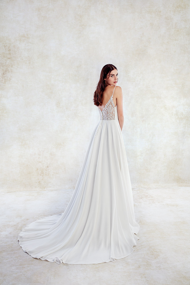 2019 Elegant Beach Wedding Dresses Spaghetti Straps Lace Applique Backless Bridal Gowns robe de mariée Custom Made Boho Wedding Dress Cheap
