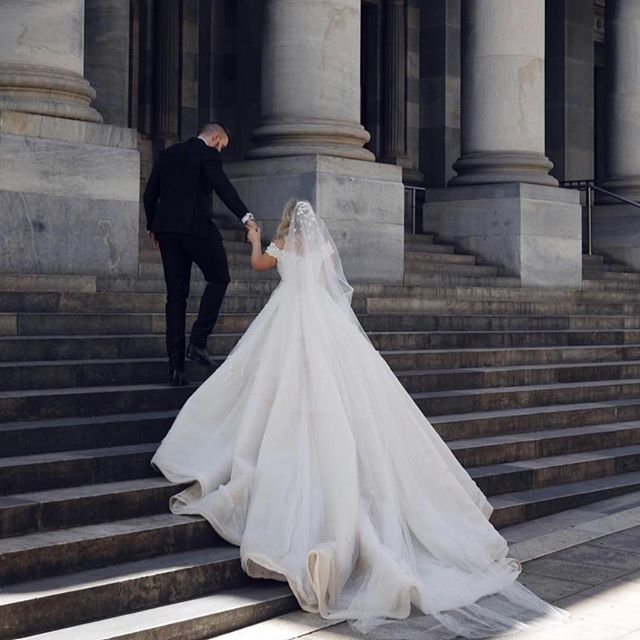 2020 Mermaid Wedding Dresses Portrait Applique Sequins Pearls Wedding Dresses Sweep Train Bridal Gowns Vestidos De Novia