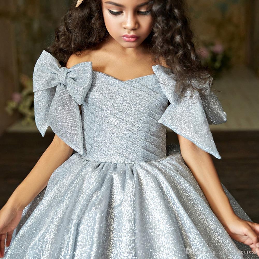 Blinbling Sequin Girls PAgeant Dreses Off Shoulder Bow Charming Pleats Princess Floor Length Kid Formal WEar Custom MAde