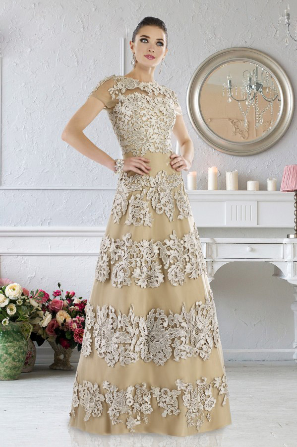 Cheap Janique A Line Satin Mother of The Bride Dresses Jewel Short Sleeve Lace Applique Wedding Guest Dress Floor Length Evening Gowns