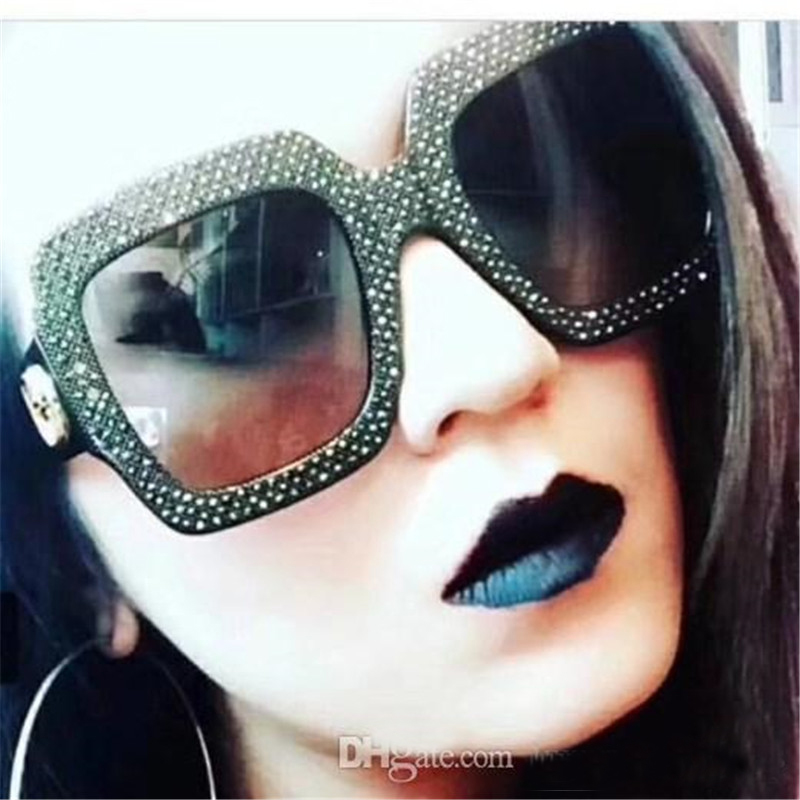 0048 Sunglasses Large Frame Elegant Special with Diamond Frame Built-In Circular Lens Top Quality Come with Case
0048 Sunglasses Large Frame Elegant Special with Diamond Frame Built-In Circular Lens Top Quality Come with Case
