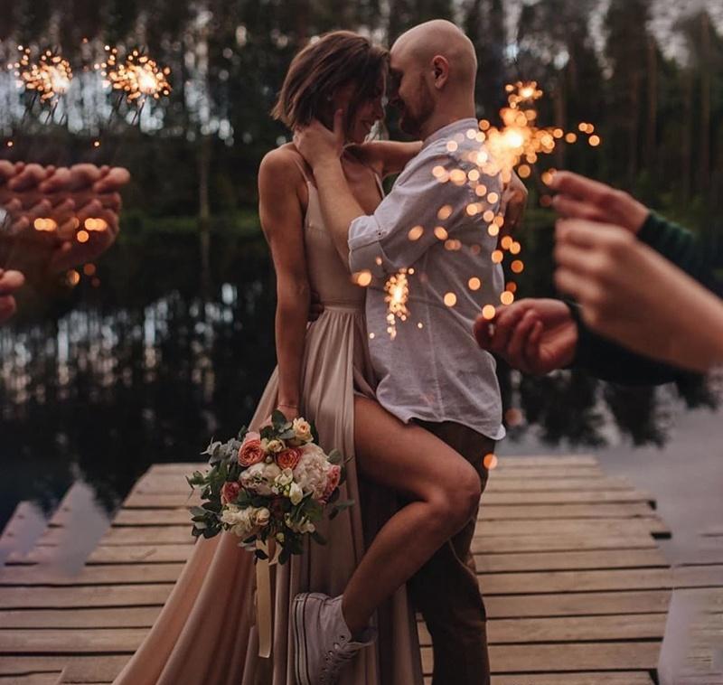 Simple Sexy Backless Dresses High Split Elastic Satin Spaghetti Straps Boho Sweep Train Beach Wedding Gown Vestido De Novia