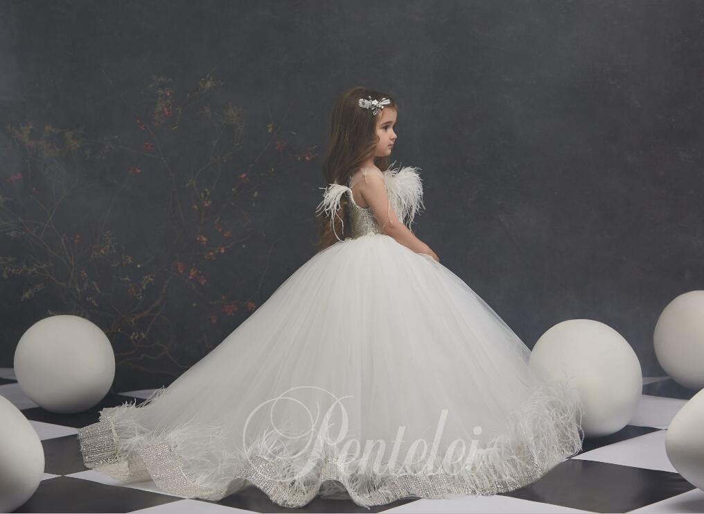 2020 Cute Ball Gown Flower Girl Dresses Strapless Sequins Beads Feather Girls Pageant Dress Custom Made Luxury First Communion Gowns