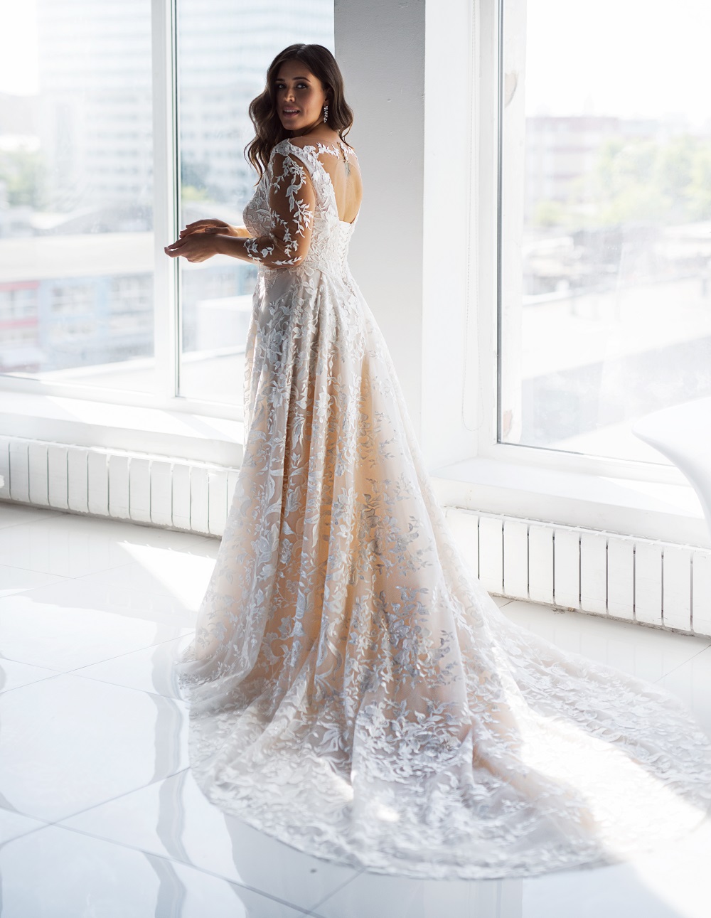 2019 Plus Size Wedding Dresses V Neck Lace Appliqued A Line Sweep Train Beach Wedding Dress Custom Country Long Sleeve Bridal Gowns