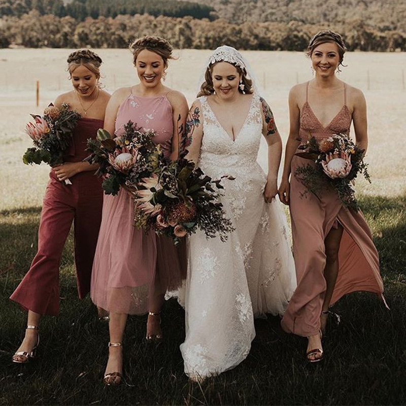 Plus Size Bohemian Wedding Dresses 2020 Elegant Lace Applique V-neck fairy Full Length Beach Holiday Country Wedding Gowns