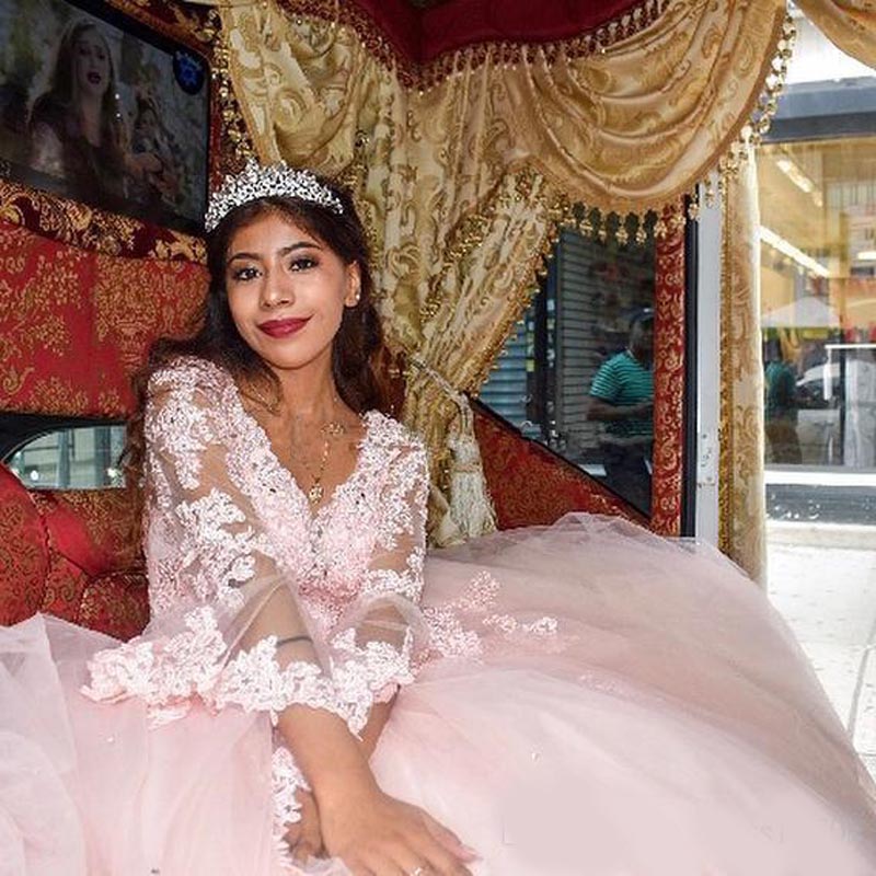 Long Poet Sleeves Quinceanera Dresses 2020 V Neck Lace Applique Tulle Sweet 16 Party Occasion Prom Evening Gowns