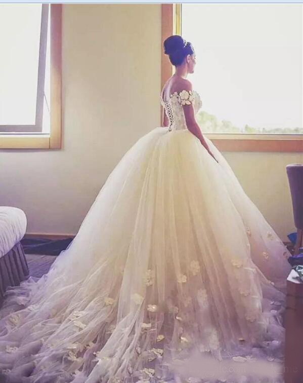 2020 Ball Gown Wedding Dresses Off The Shoulder Handmade Appliques Beach Wedding Dress Long Train Tulle Back Lace Up Cheap Bridal Gowns