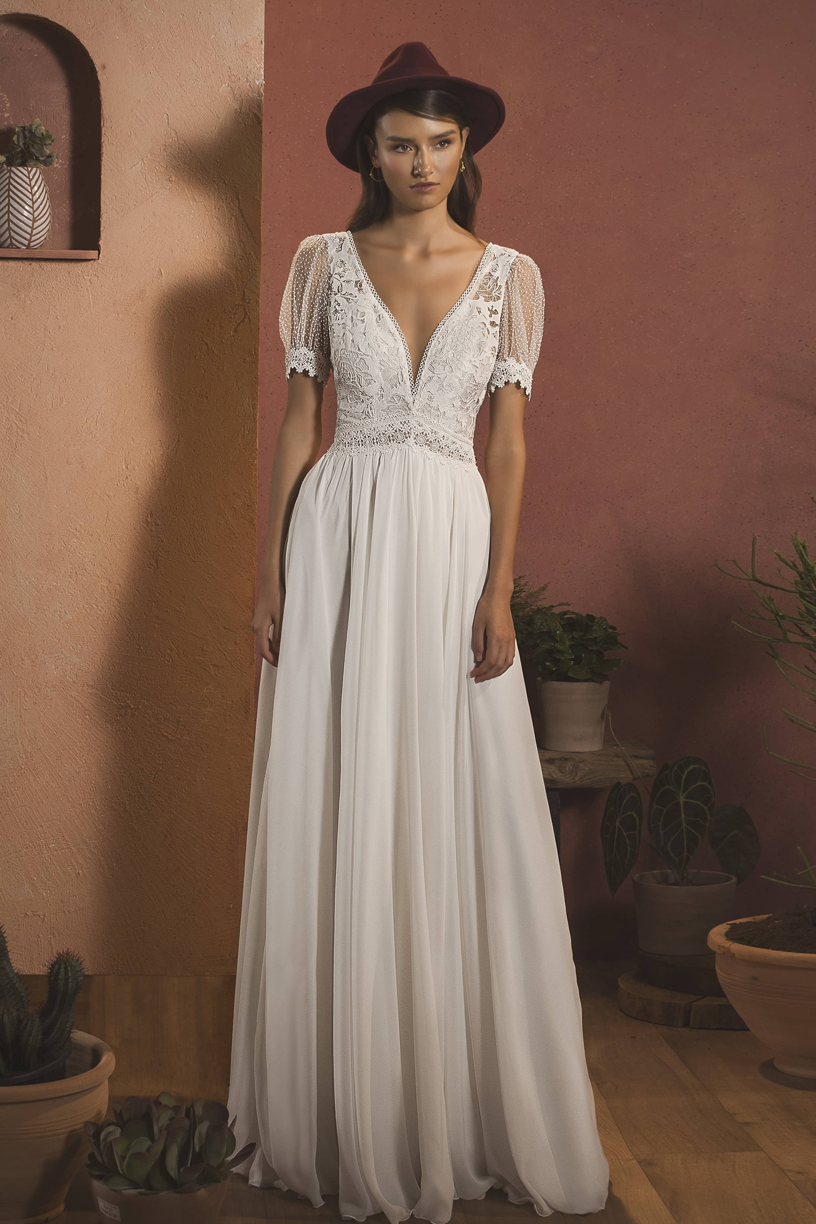 bohemian short sleeve wedding dresses v neck lace appliqued boho backless bridal gowns a line chiffon wedding dress robe de marie