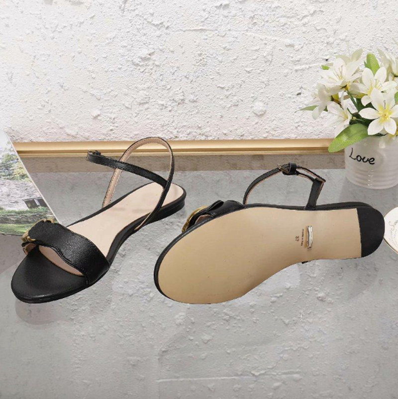 luxury women sandals Fashion Summer Low-heel Woman Designer sandal size 35-41 Model 524631, Black
luxury women sandals Fashion Summer Low-heel Woman Designer sandal size 35-41 Model 524631, Black