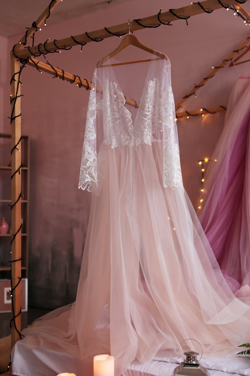 Sexy Wedding Robes Gown Sets For Women Deep V Neck Lace Appliques Custom Long Sleeve Lingerie Bridal Sleepwear Nightgown Bathrobes