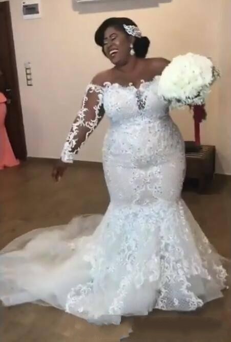 2019 African Plus Size Mermaid Cheap Wedding Dresses Off Shoulder Sheer Neck Lace Appliques Beaded Long Sleeves Court Train Bridal Gowns